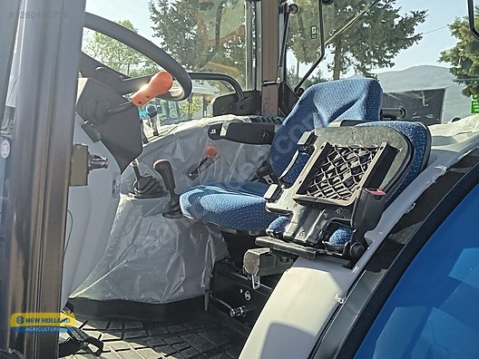 Machinery / Agricultural Machines / Tractors / New Holland / T4.75S