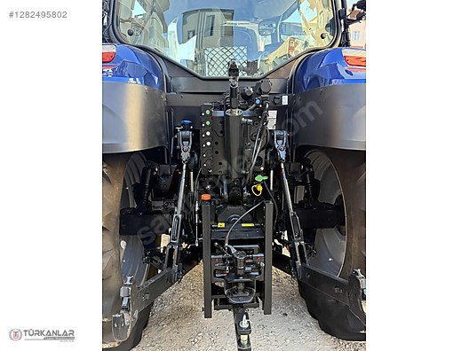 Machinery / Agricultural Machines / Tractors / New Holland / T5.140