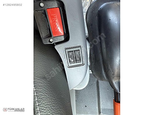 Machinery / Agricultural Machines / Tractors / New Holland / T5.140