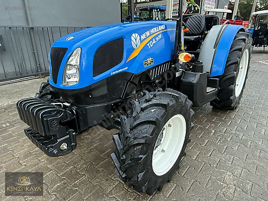 Machinery / Agricultural Machines / Tractors / New Holland / TD4.90B