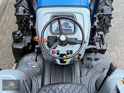 Machinery / Agricultural Machines / Tractors / New Holland / TD4.90B