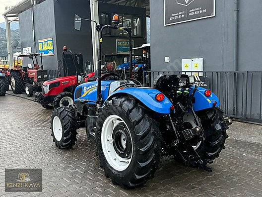 Machinery / Agricultural Machines / Tractors / New Holland / TD4.90B