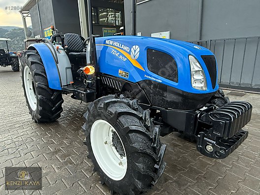 Machinery / Agricultural Machines / Tractors / New Holland / TD4.90B