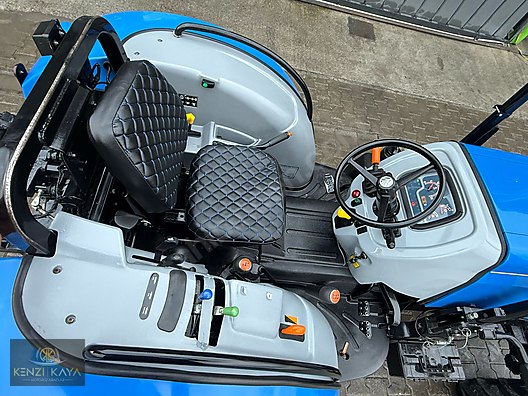 Machinery / Agricultural Machines / Tractors / New Holland / TD4.90B