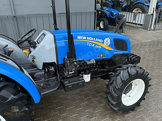 Machinery / Agricultural Machines / Tractors / New Holland / TD4.90B