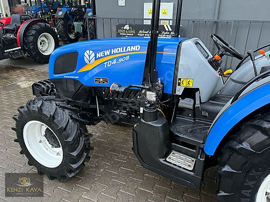 Machinery / Agricultural Machines / Tractors / New Holland / TD4.90B