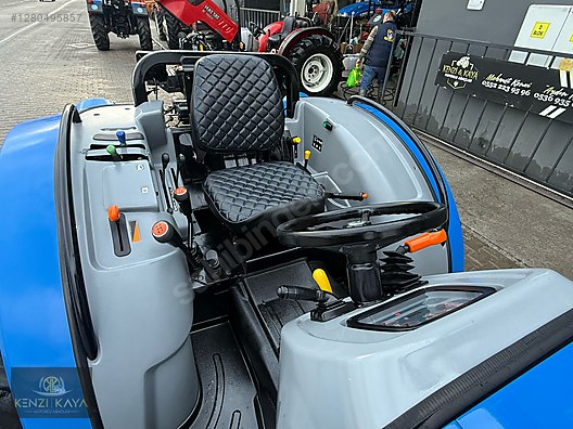 Machinery / Agricultural Machines / Tractors / New Holland / TD4.90B