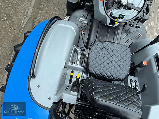 Machinery / Agricultural Machines / Tractors / New Holland / TD4.90B