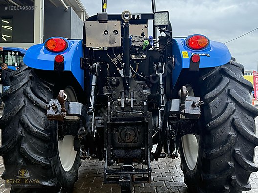 Machinery / Agricultural Machines / Tractors / New Holland / TD4.90B
