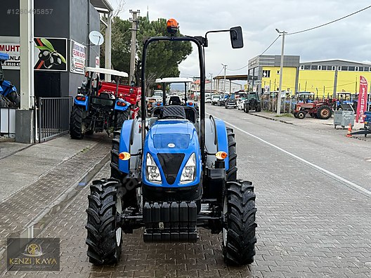 Machinery / Agricultural Machines / Tractors / New Holland / TD4.90B