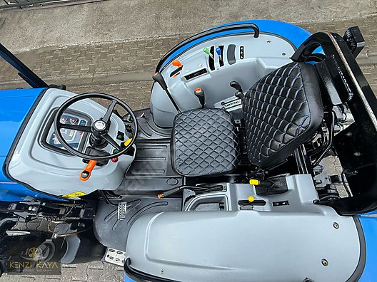 Machinery / Agricultural Machines / Tractors / New Holland / TD4.90B