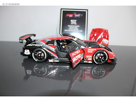 Autoart Diecast Model 1:18 Nissan Araba - 1319496856