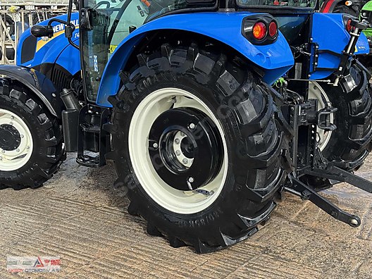 Machinery / Agricultural Machines / Tractors / New Holland / T4.70S