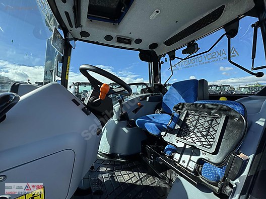 Machinery / Agricultural Machines / Tractors / New Holland / T4.70S