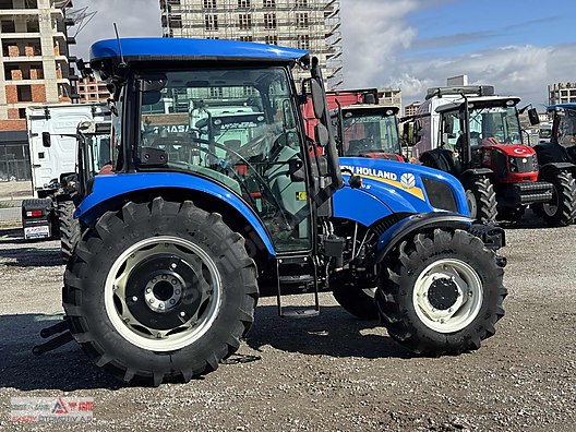 Machinery / Agricultural Machines / Tractors / New Holland / T4.70S