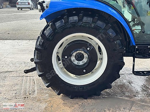 Machinery / Agricultural Machines / Tractors / New Holland / T4.70S