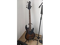 Yamaha Broad Bass BB735A Bass Gitar