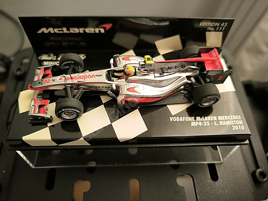 ミニチャンプス1/43マクラーレンMP4-26L.ハミルトン マクラーレン別注