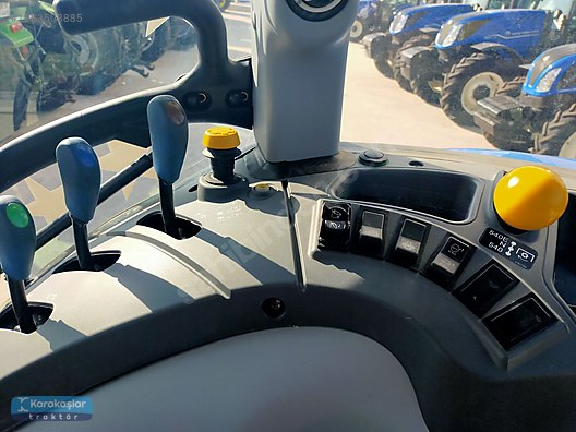 Machinery / Agricultural Machines / Tractors / New Holland / T5.120