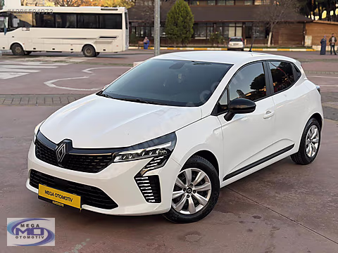 2024 CLİO TURBO EQUİLİBRE BOYASIZ 28 BİN KM