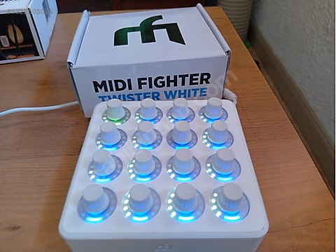 DJ Techtools Midi Fighter Twister White on sahibinden.com - 1322505006