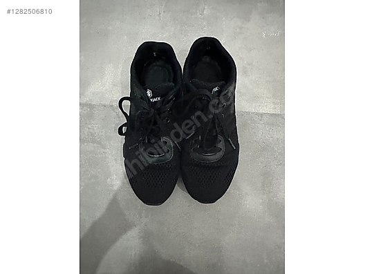 Used & Brand New Items / Clothing & Accessories / Women / Shoes / Sneakers