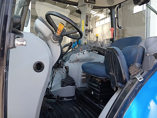 Machinery / Agricultural Machines / Tractors / New Holland / TR5.105