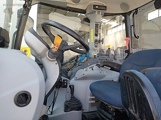 Machinery / Agricultural Machines / Tractors / New Holland / TR5.105