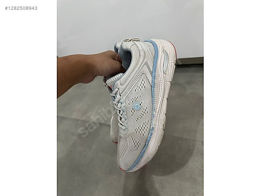 Used & Brand New Items / Clothing & Accessories / Women / Shoes / Sneakers