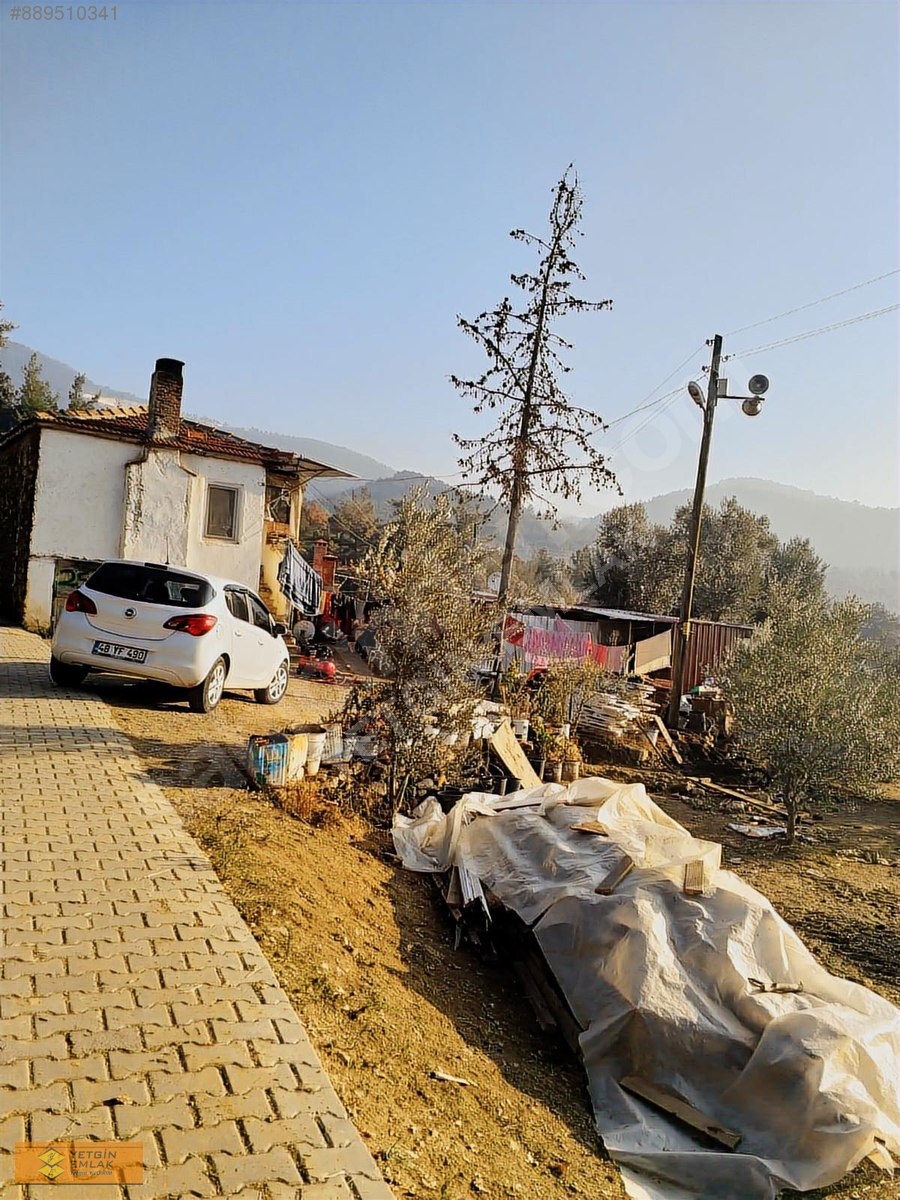 Muğla Yatağan Mesken Mahallesi Satılık 3000m2 İçerisinde Köy Evi