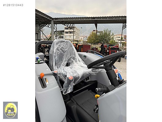 Machinery / Agricultural Machines / Tractors / New Holland / TD4.78B