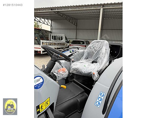 Machinery / Agricultural Machines / Tractors / New Holland / TD4.78B