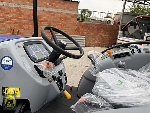 Machinery / Agricultural Machines / Tractors / New Holland / TD4.78B