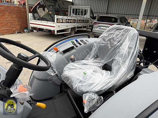 Machinery / Agricultural Machines / Tractors / New Holland / TD4.78B