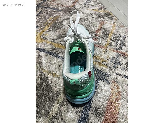 Used & Brand New Items / Clothing & Accessories / Women / Shoes / Sneakers