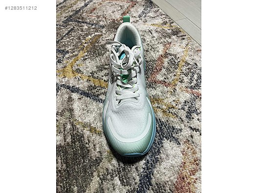 Used & Brand New Items / Clothing & Accessories / Women / Shoes / Sneakers