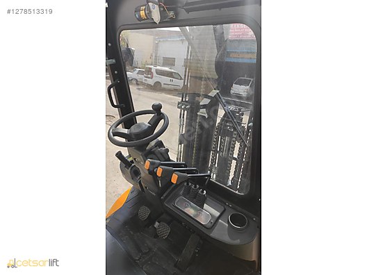 Machinery / Industrial / Carrying & Stacking Equipment / Forklifts / For Sale / Vmax