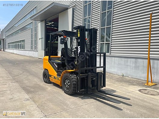 Machinery / Industrial / Carrying & Stacking Equipment / Forklifts / For Sale / Vmax