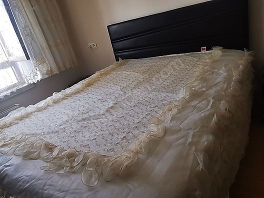 Used & Brand New Items / Home Decor / Home Textiles / Bedspread