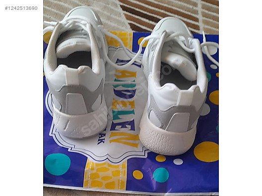 İkinci El ve Sıfır Alışveriş / Giyim & Aksesuar / Kadın / Ayakkabı / Spor