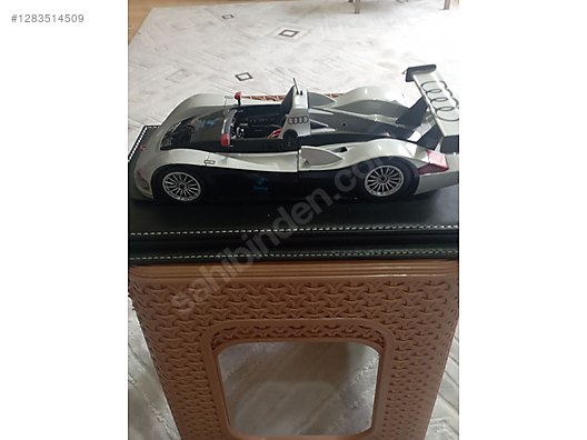 Maisto Diecast Model 1:18 Audi Araba