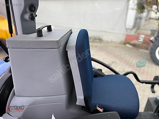 Machinery / Agricultural Machines / Tractors / New Holland / TR6.135S