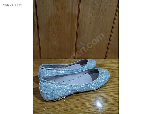 Used & Brand New Items / Clothing & Accessories / Women / Shoes / Flat Shoes