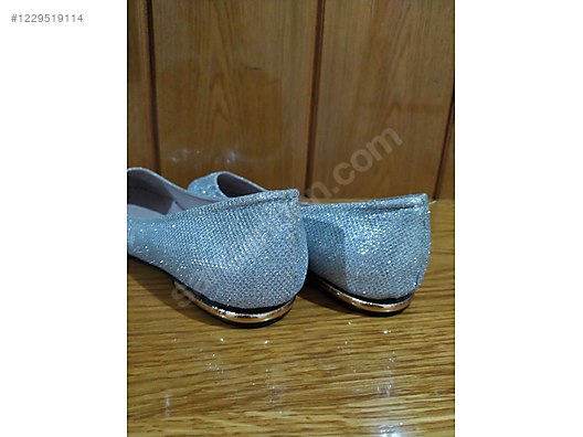 Used & Brand New Items / Clothing & Accessories / Women / Shoes / Flat Shoes