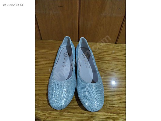 Used & Brand New Items / Clothing & Accessories / Women / Shoes / Flat Shoes
