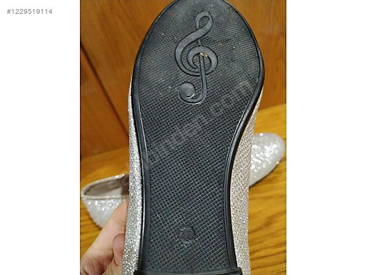 Used & Brand New Items / Clothing & Accessories / Women / Shoes / Flat Shoes