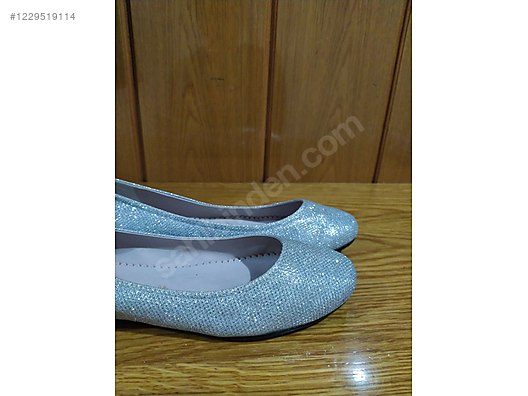 Used & Brand New Items / Clothing & Accessories / Women / Shoes / Flat Shoes
