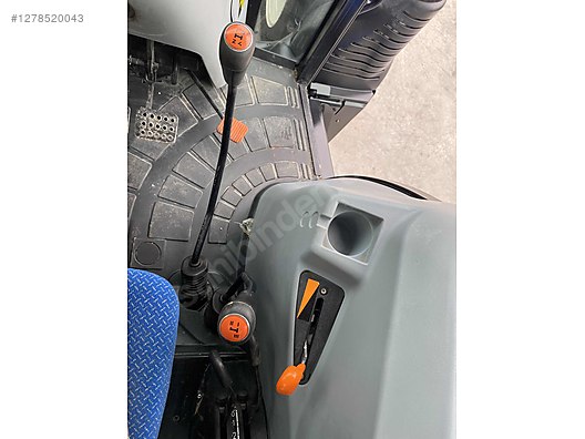 Machinery / Agricultural Machines / Tractors / New Holland / TD5.90