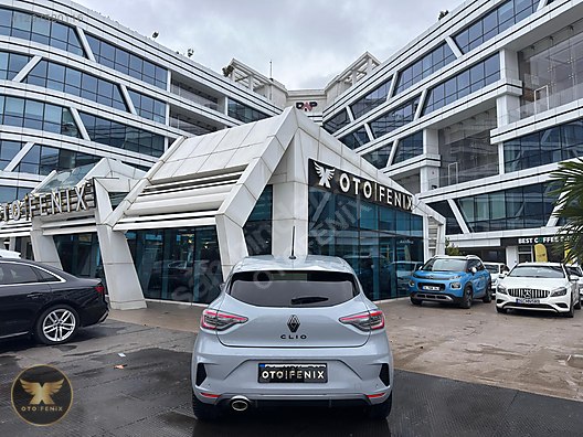 OTOFENİX 2024 RENAULT CLIO 1.0 TCe TESLA EKRAN HATASIZ 13.849 KM