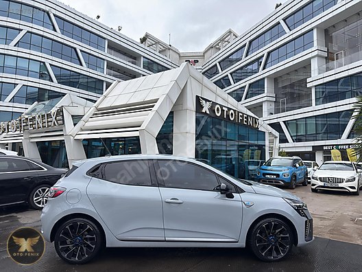 OTOFENİX 2024 RENAULT CLIO 1.0 TCe TESLA EKRAN HATASIZ 13.849 KM